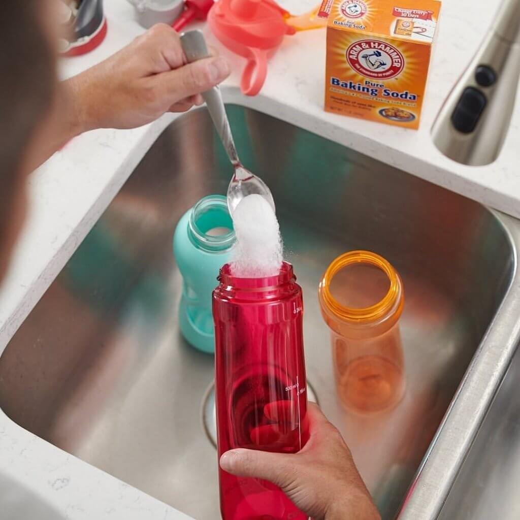 Baking Soda to Remove Stains from Plastic Food Containers