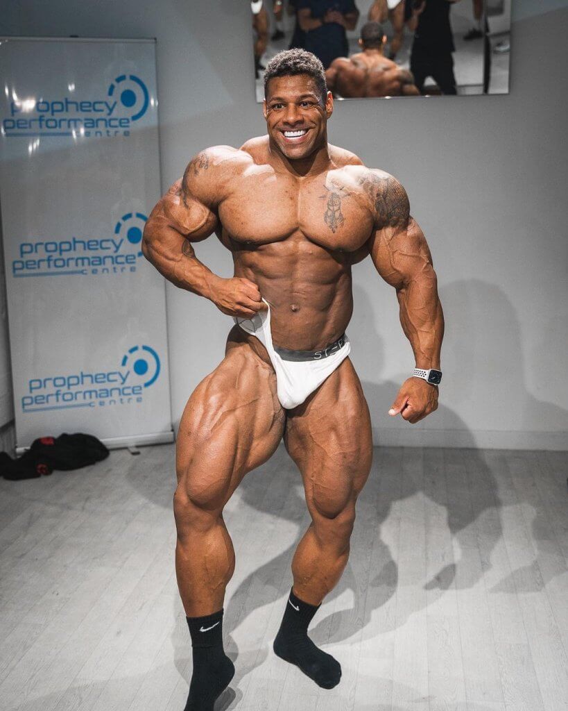 Nathan De Asha posing