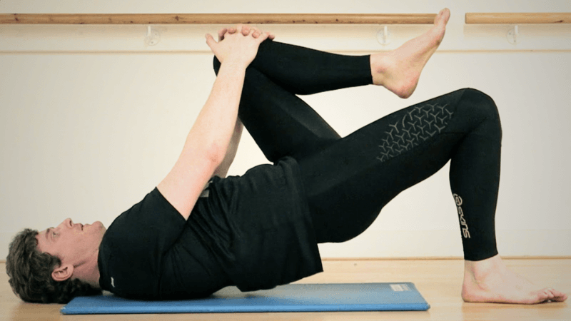 single-leg glute bridge pulse and hold