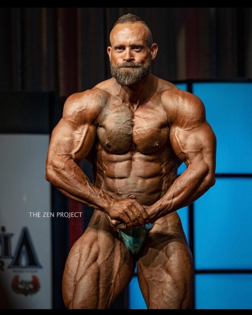 Logan Robson ifbb pro