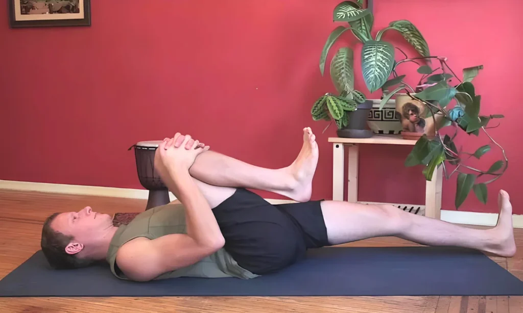 how to do knee to chest stretch