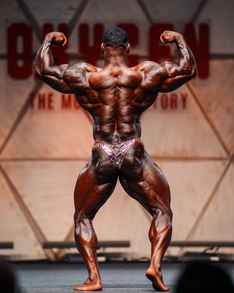 Nathan de Asha Back Pose