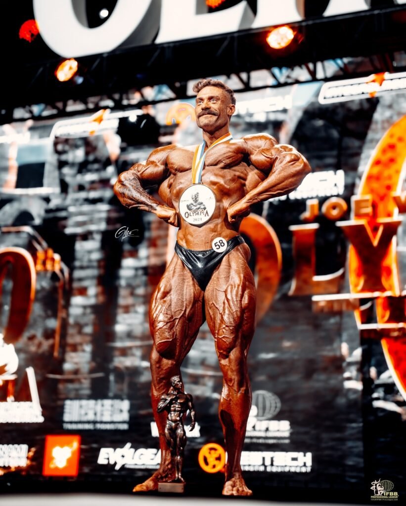 Chris Bumstead Classic Physique Bodybuilder 