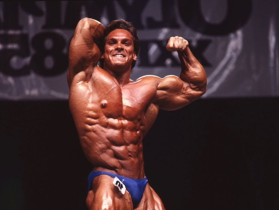 Dexter Jackson wearing his Arnold Classic winner's medal