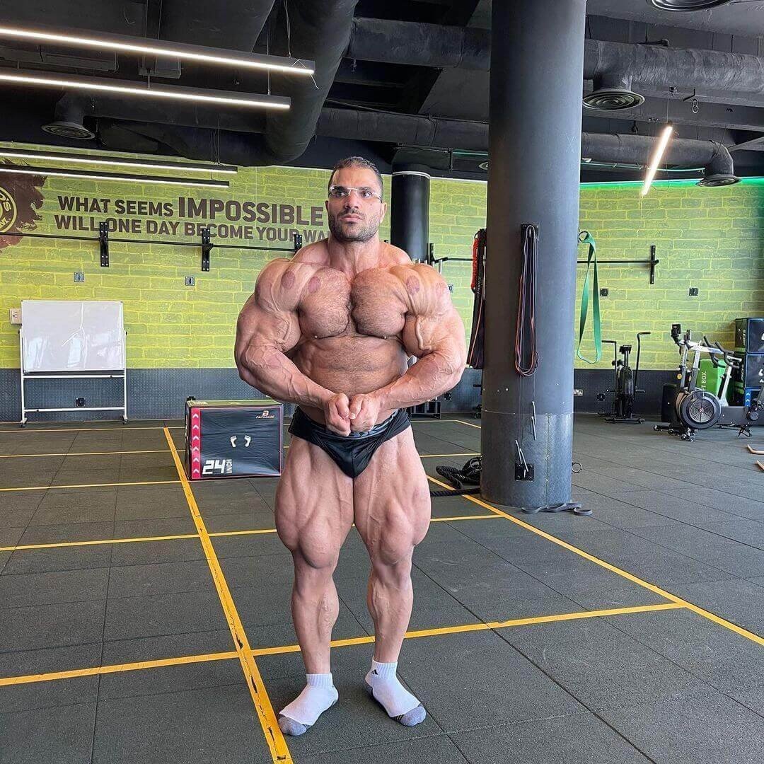 Hassan Mostafa hitting a most muscular pose in the gym