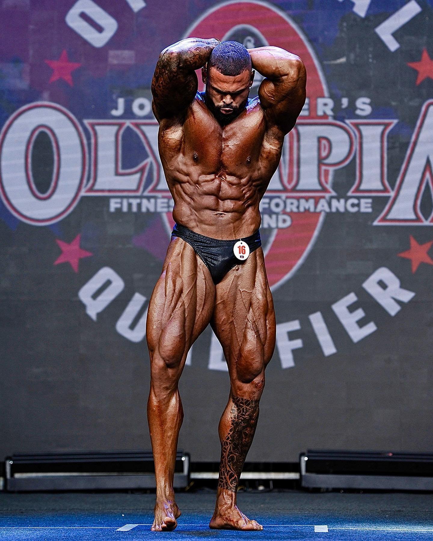 Kenny Moreira hitting an abdominal and thigh pose on the Mr. Olympia stage