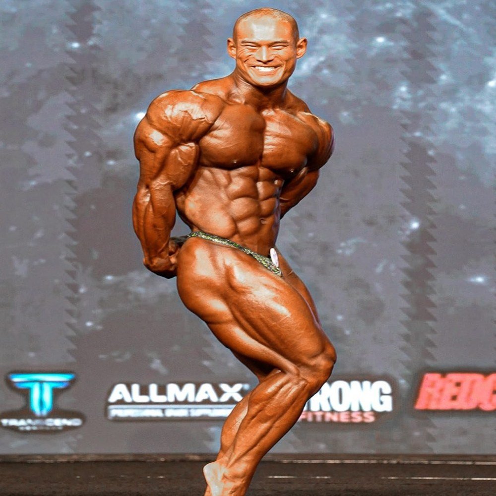 Ping Yun Long on stage in the 212 division