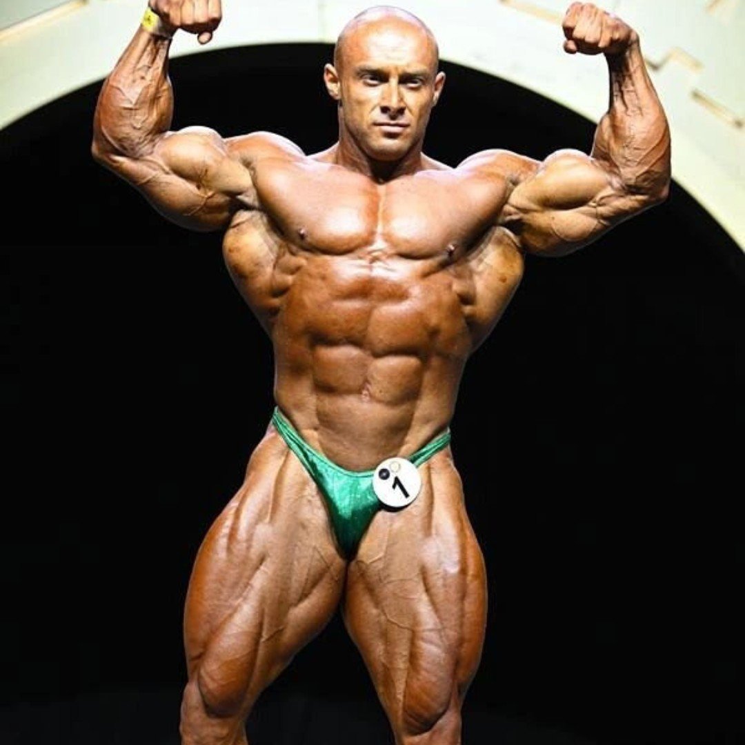 Radoslav Angelov hitting a front double-biceps pose