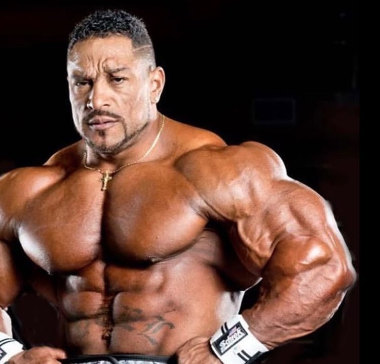 Roelly Winklaar most muscular pose on stage