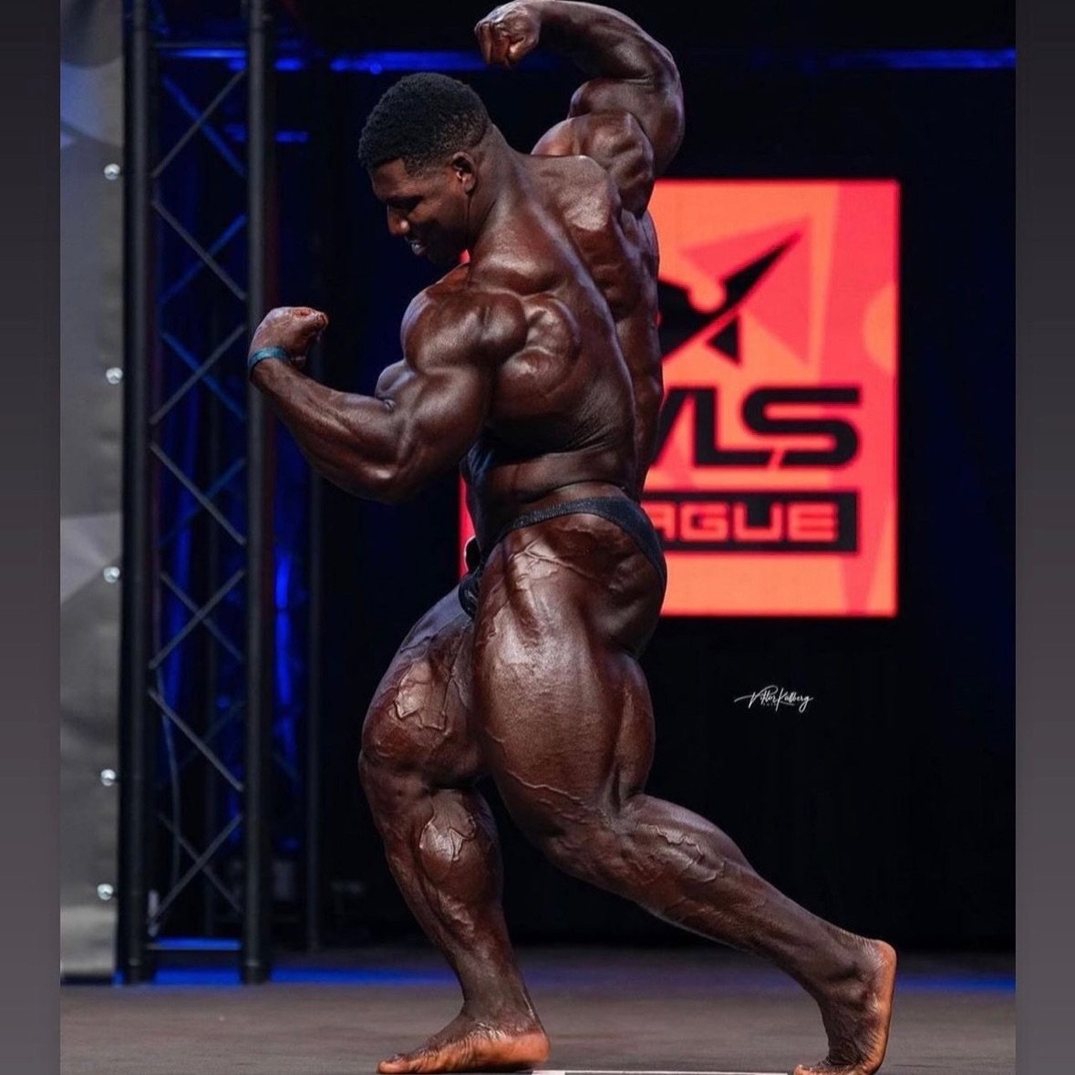 Rubiel Mosquera hitting a back pose on stage at the EVLS Prague Pro