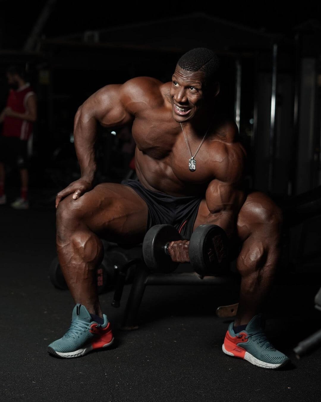 Rubiel Mosquera training with a dumbbell in the gym