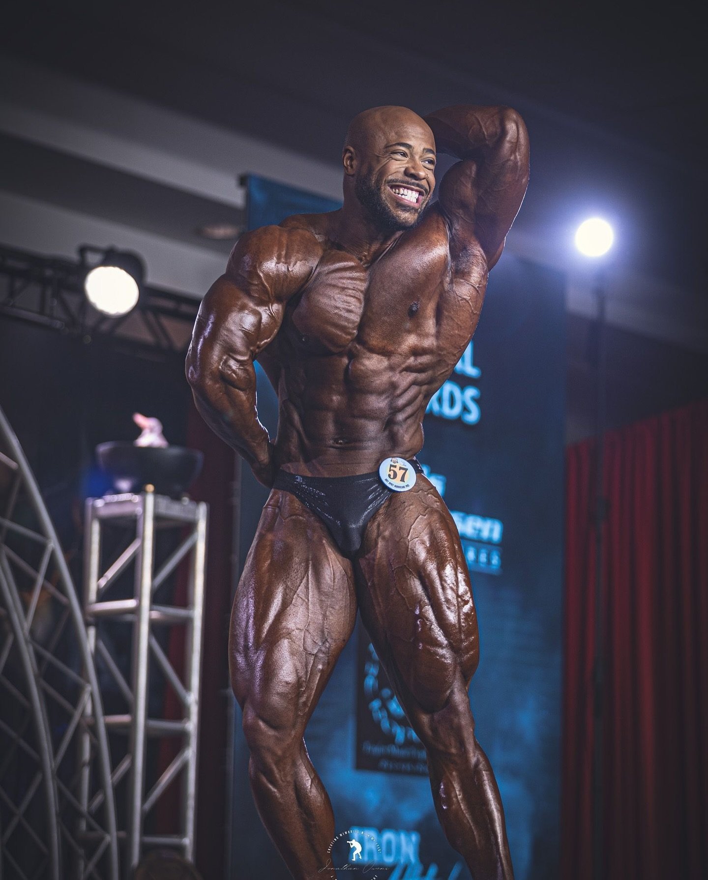 Sabur Favors hitting an abdominal and thigh pose at the 2024 Hurricane Pro