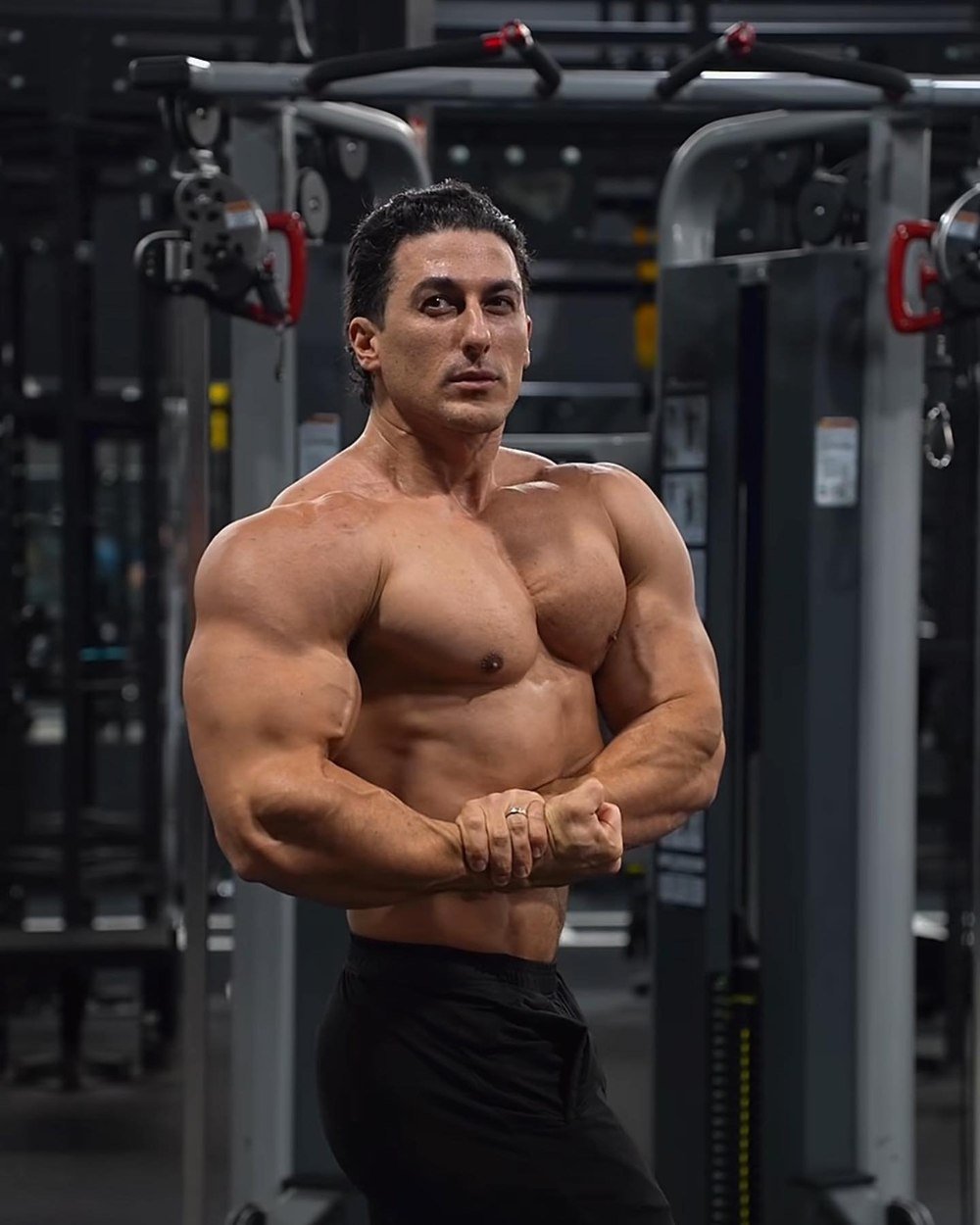 Sadik Hadzovic hitting a side chest pose in the gym