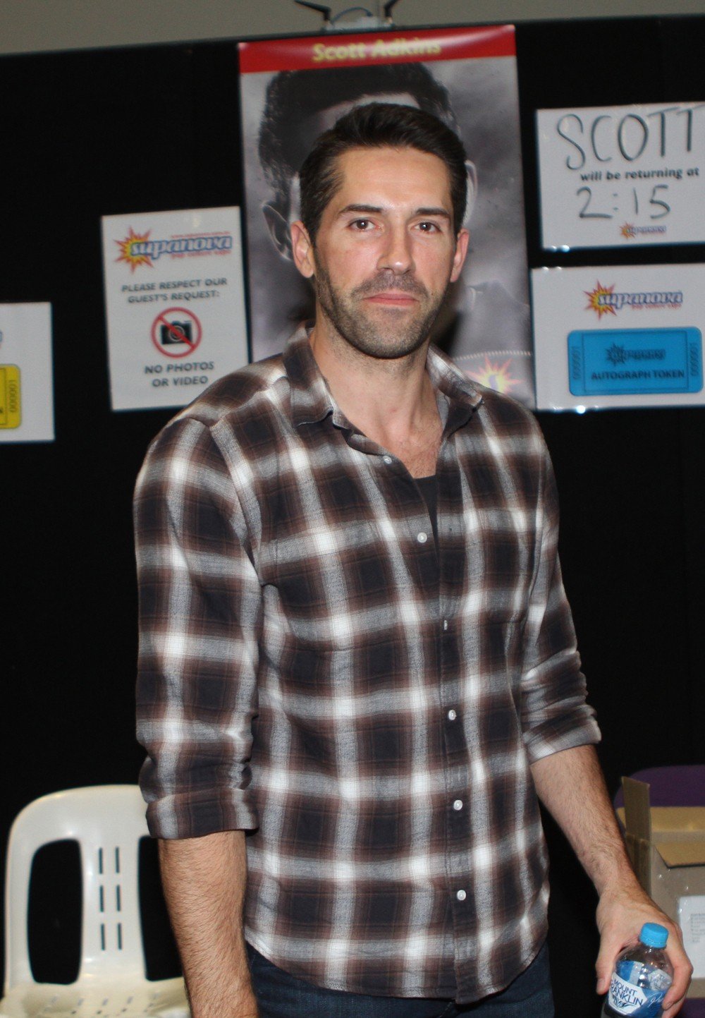 Scott Adkins meeting fans at the Supanova convention in Sydney