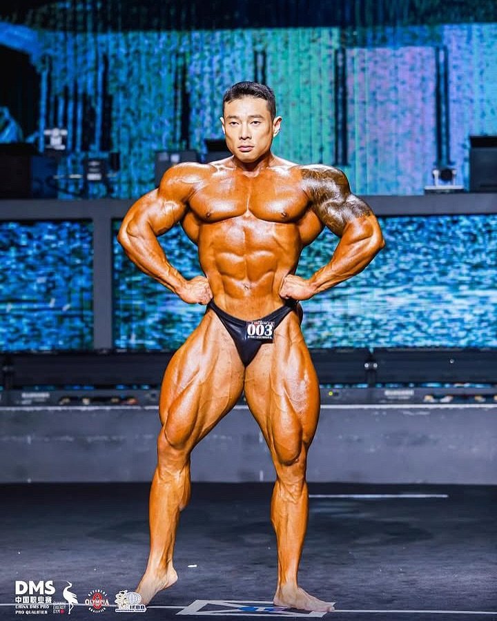 Seonghun Park performing a front lat spread at the 2024 China DMS Pro in Changsha