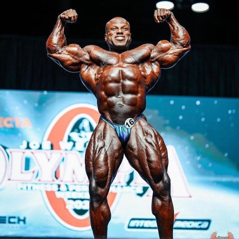 Shaun Clarida front double biceps pose