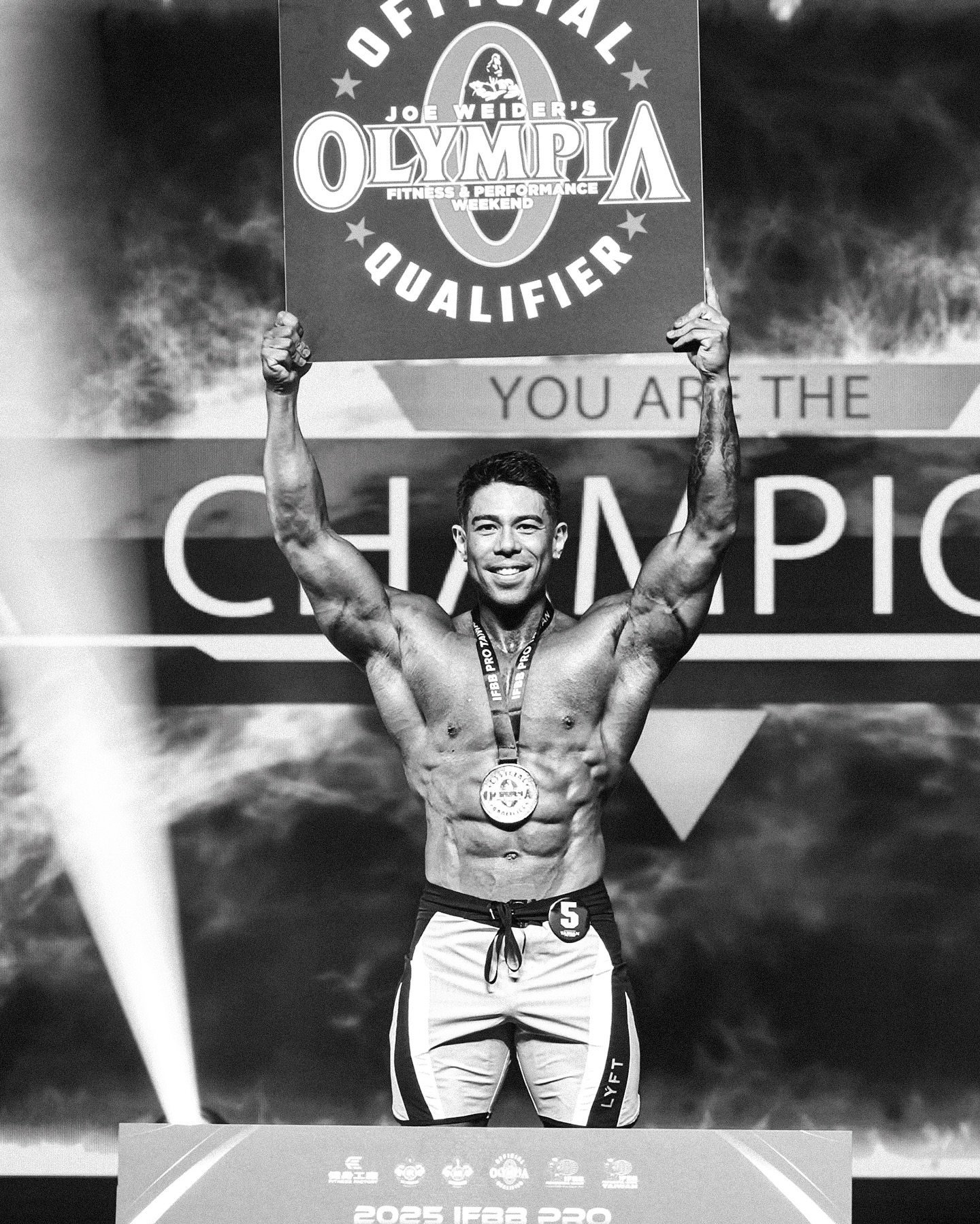 Shun Kaneko holding the Olympia Qualifier sign after winning the 2025 Taiwan Pro 2