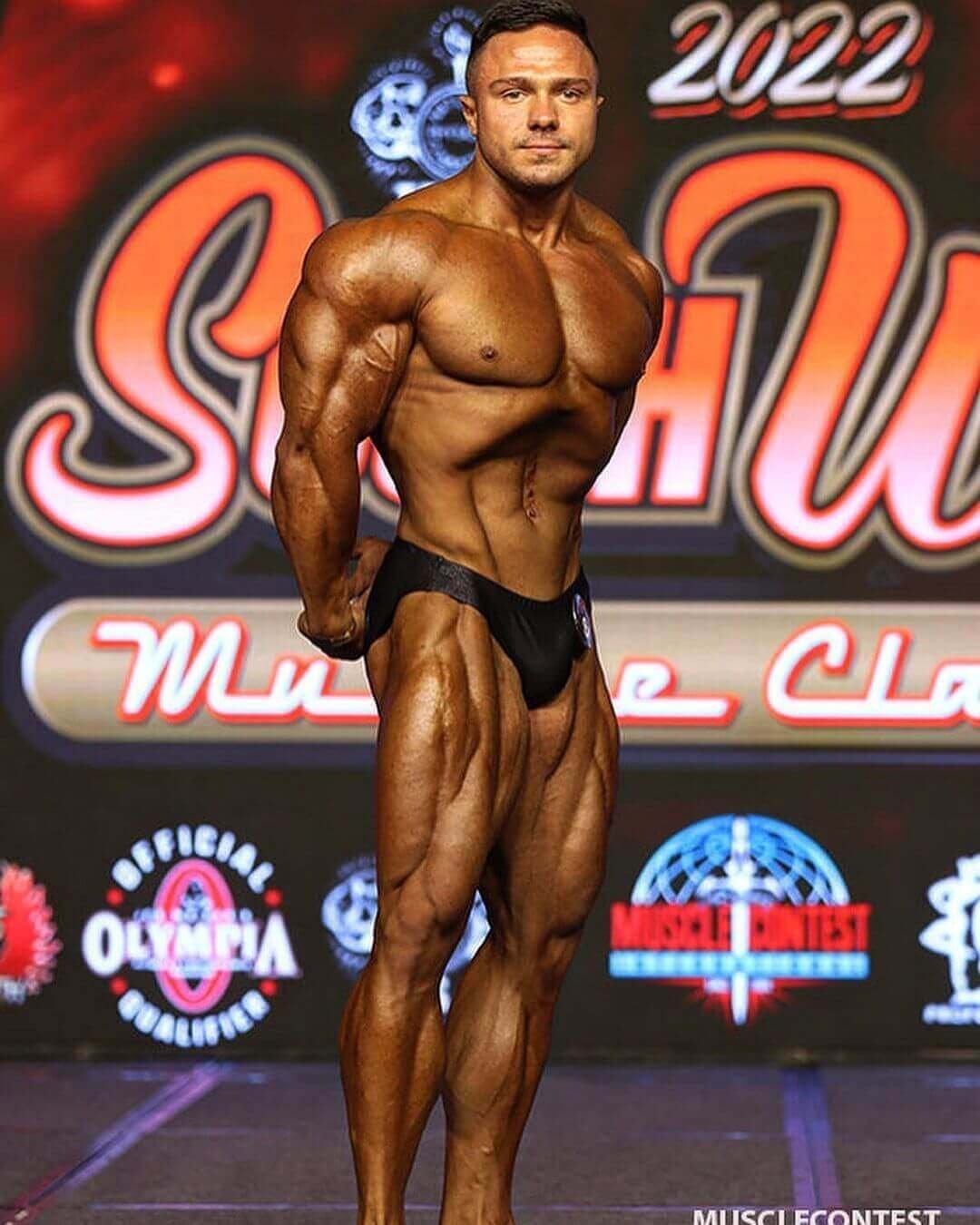 Valentin Petrov on stage at the 2022 Southwest Muscle Classic Pro